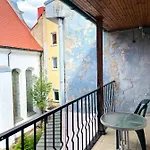 Mikalo House *