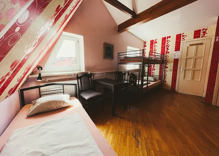 Hostel Mikalo House *