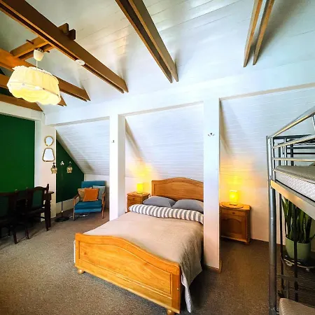 Mikalo House Albergue *