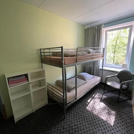 Mikalo House אכסניה