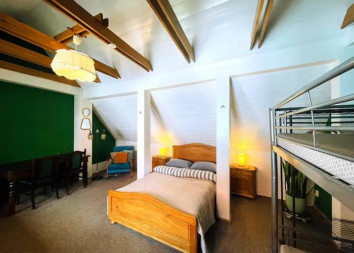 Mikalo House Albergue *