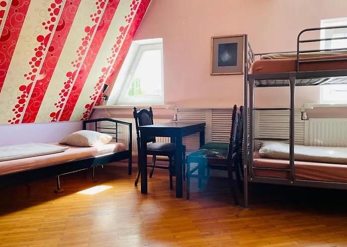 Mikalo House Albergue *