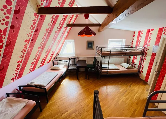 Mikalo House Albergue