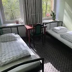 Mikalo House Vandrerhjem *