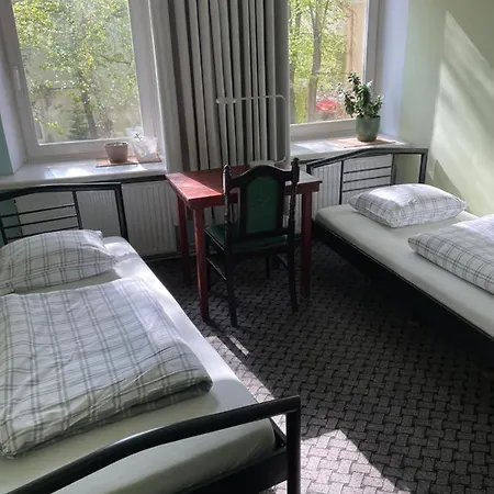 Mikalo House Vandrerhjem *