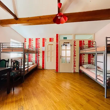 Hostel Mikalo House *